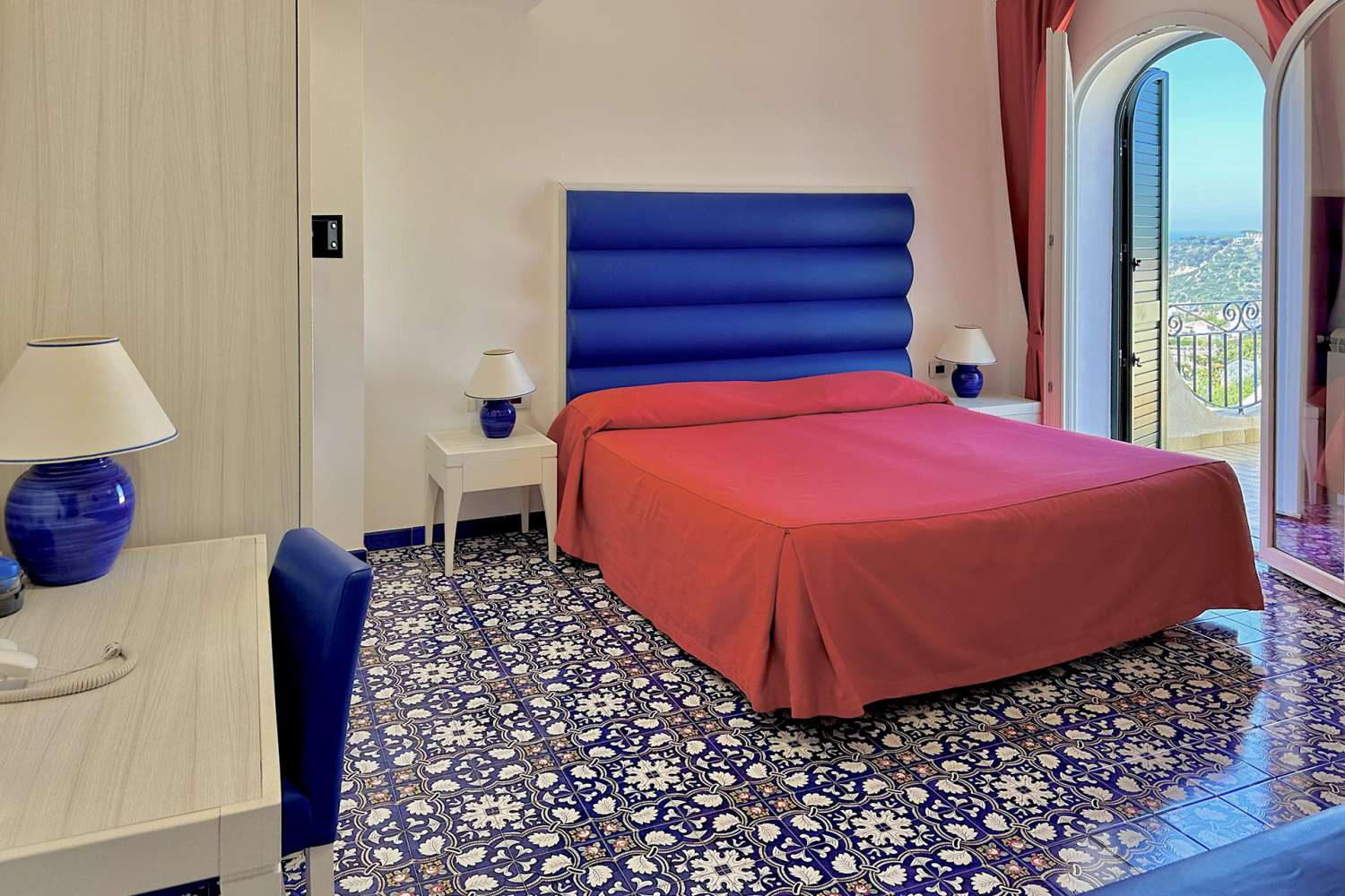 Camera Superior con balcone vista giardino